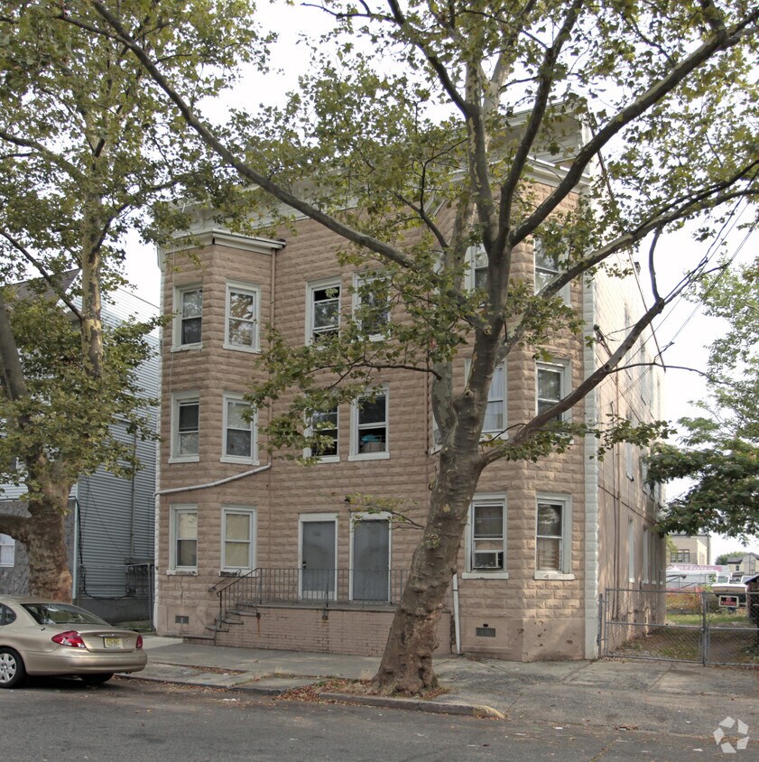 Building Photo - 100-102 De Kalb Ave
