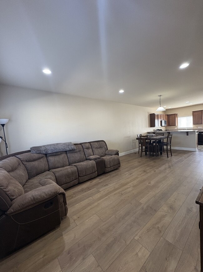Foto del edificio - 5282 Western Wy