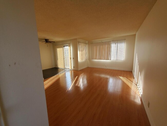 Foto del edificio - 119 S Magnolia Ave