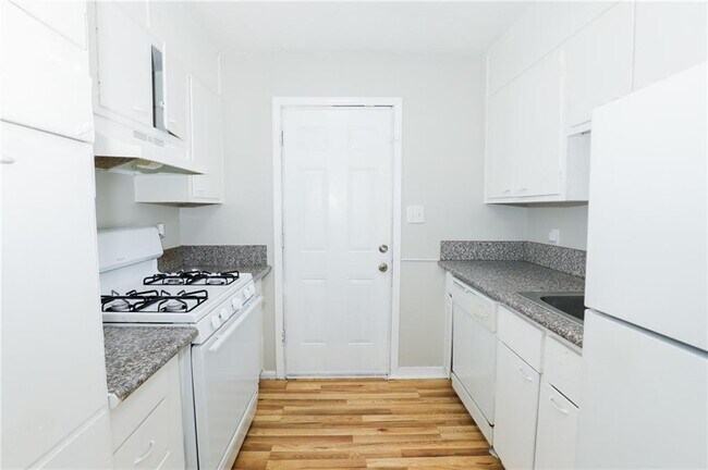 Foto del edificio - 3300 College St