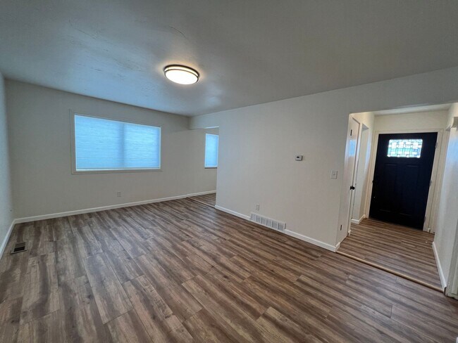 Building Photo - Schilling Duplex
