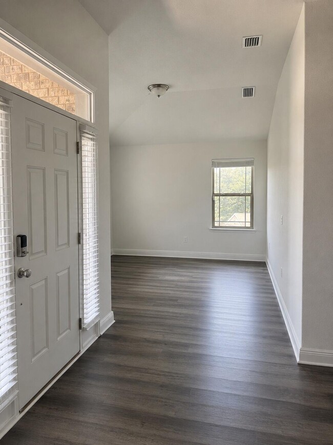 Foto del edificio - 5746 Periwinkle Ln