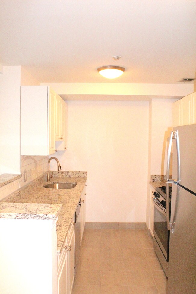 Building Photo - 304 W 117th St