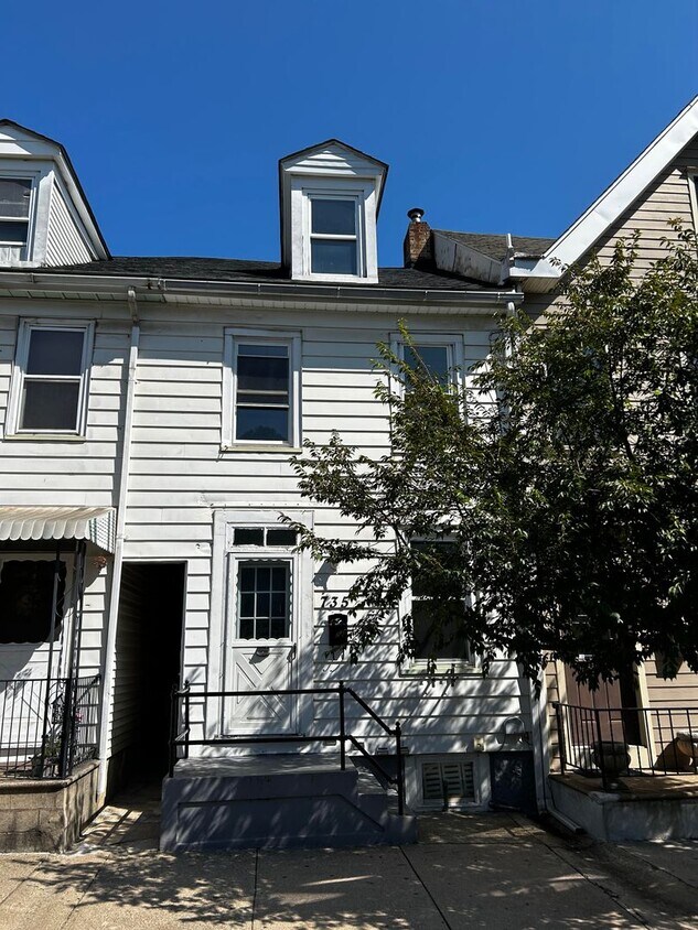 Primary Photo - Easten Home for Rent