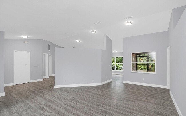 Building Photo - 614 Elmont St NW