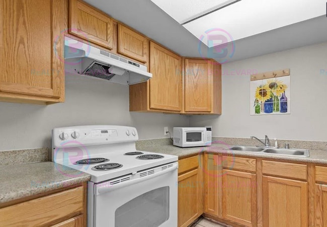 Building Photo - Incredible condo near UNR! This charming 2...