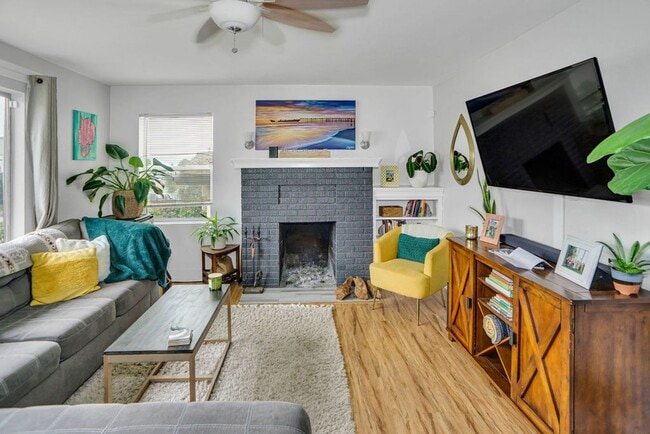 Building Photo - Adorable cottage in Ocean Beach!