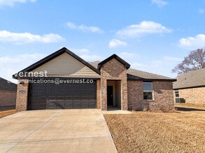 Building Photo - 1515 Ridgefield Cir