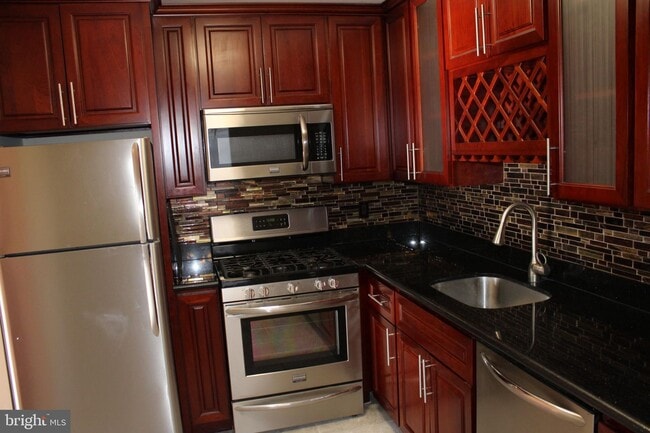 Building Photo - 94 Azalea Cir