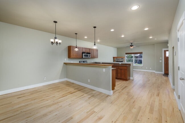 Foto del edificio - Beautiful 2 bed, 2 1/2 Bath Walk up Condo