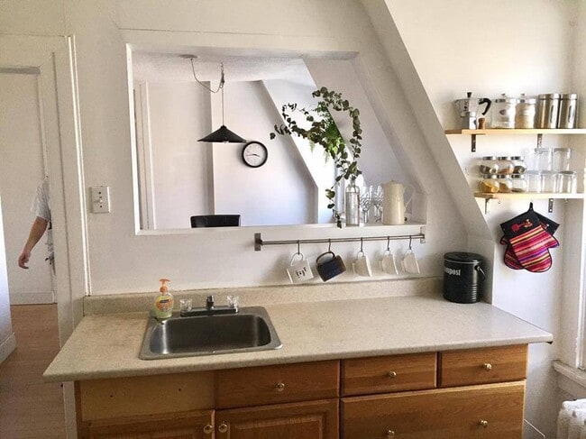 Building Photo - 395 Daly Ave