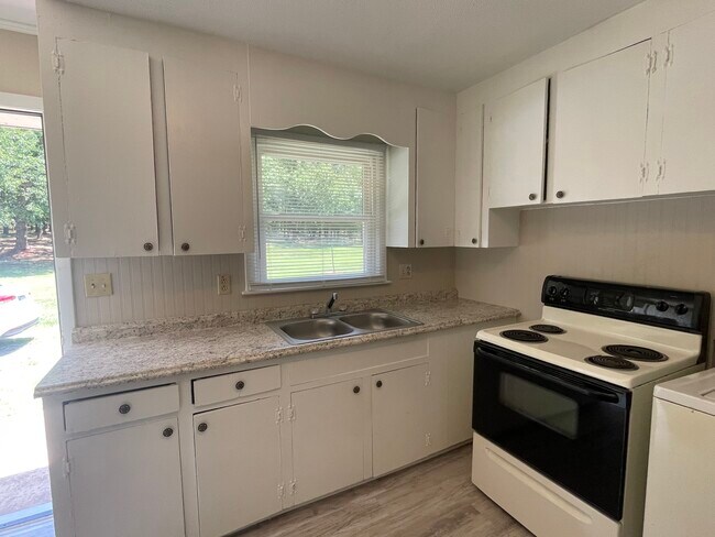 Kitchen - 723 Mylinda Dr