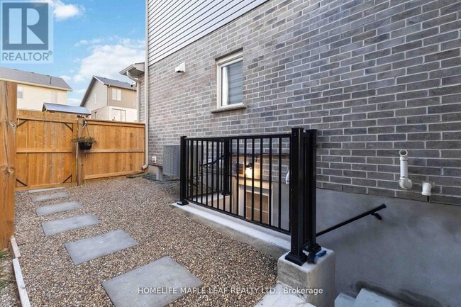 Building Photo - 1576 Dylan St