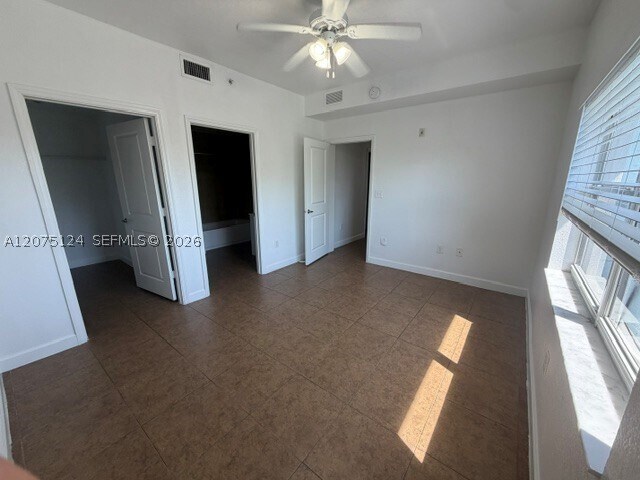 Building Photo - 2210 Hammock Square Dr