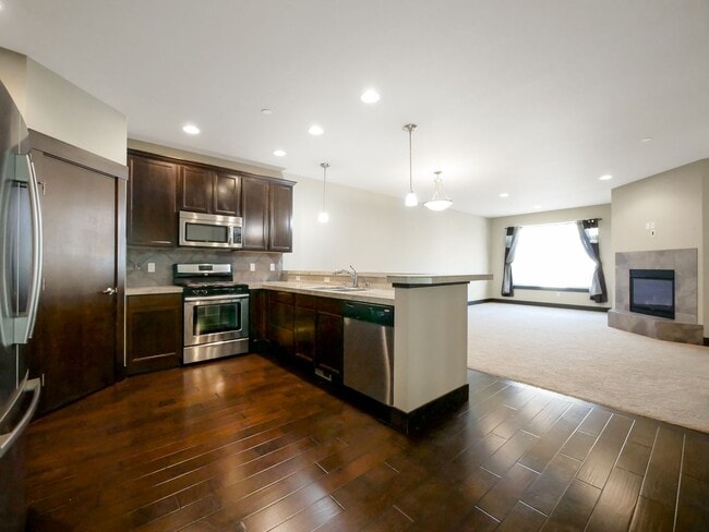 Building Photo - Peaceful 3bed, 2.5 bath townhouse in Rento...