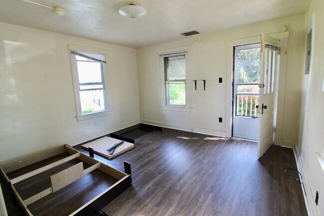 Foto del edificio - 1 br, 1 bath House - 442 Center Street
