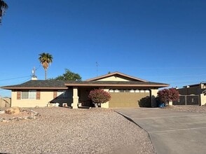 Building Photo - 2821 Okeechobee Dr