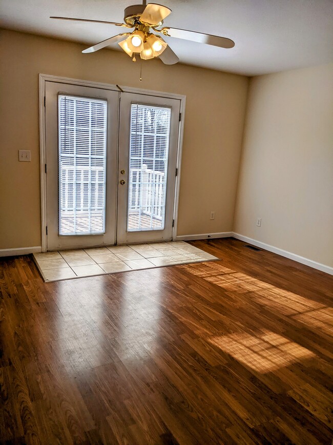 Livingroom - 417 Fairgrounds Rd