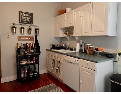 Building Photo - 10 Hatch St