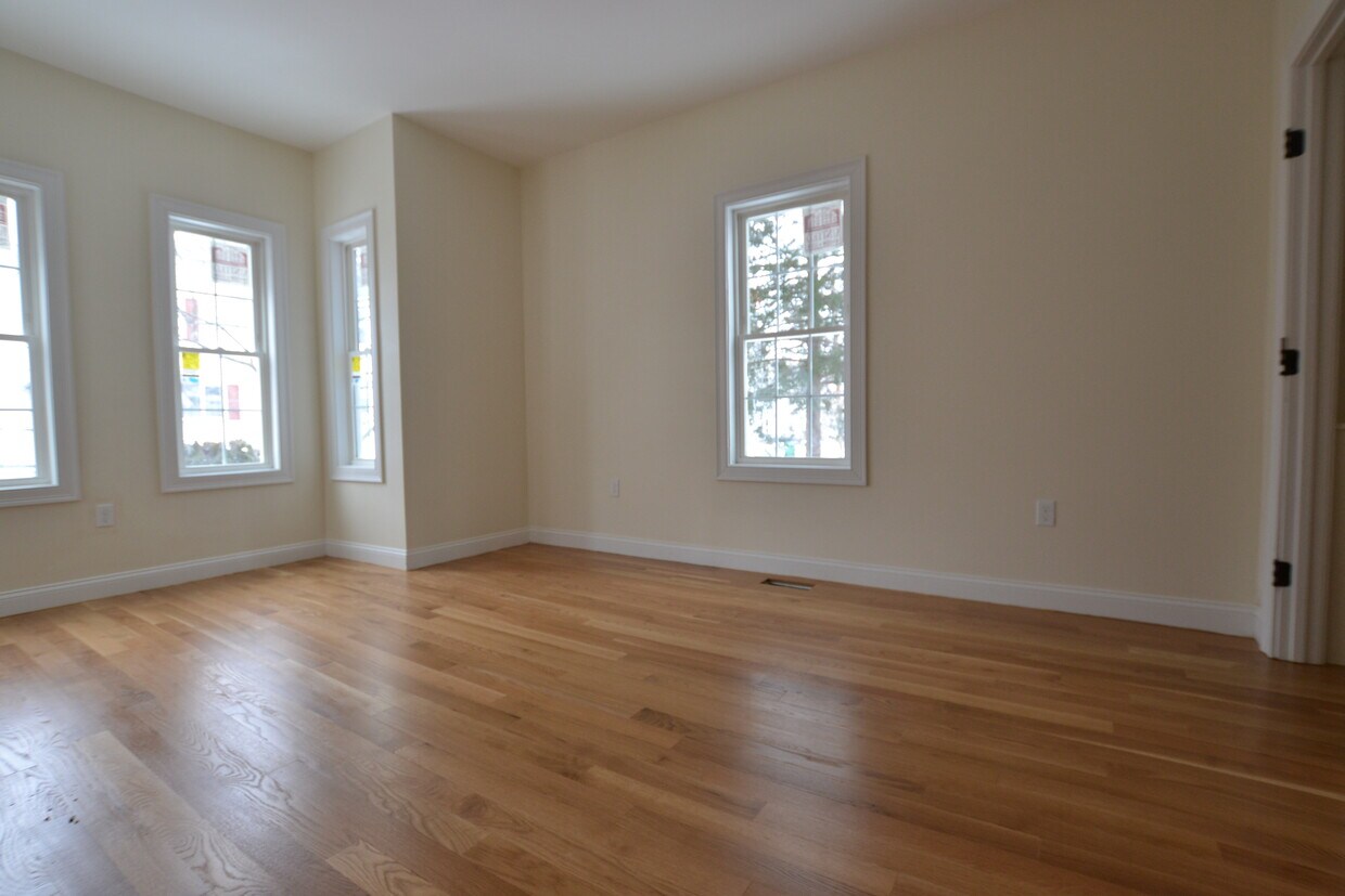 Primary Photo - 37 1st St