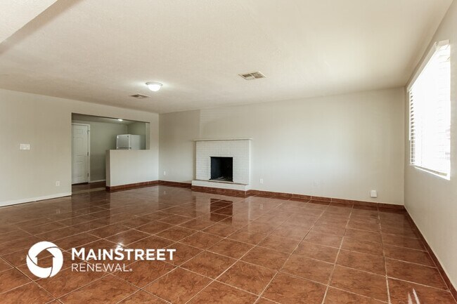 Building Photo - 2534 N 51st Dr