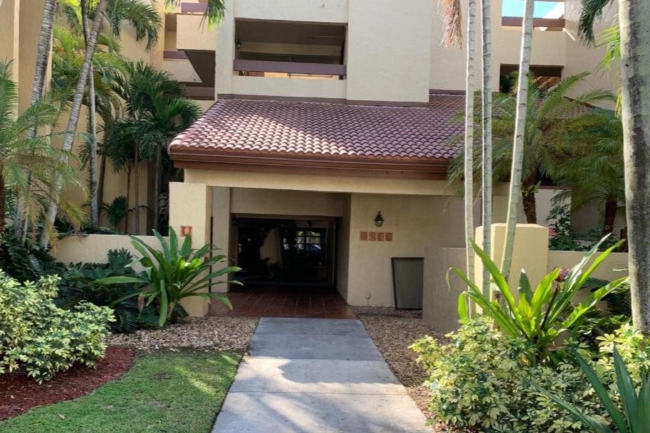 Main walkway to Condo - 9285 SW 125th Ave