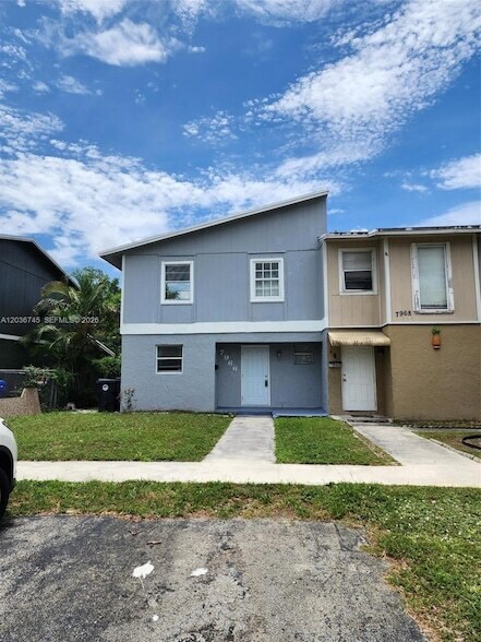 Foto del edificio - 7966 SW 7th Ct