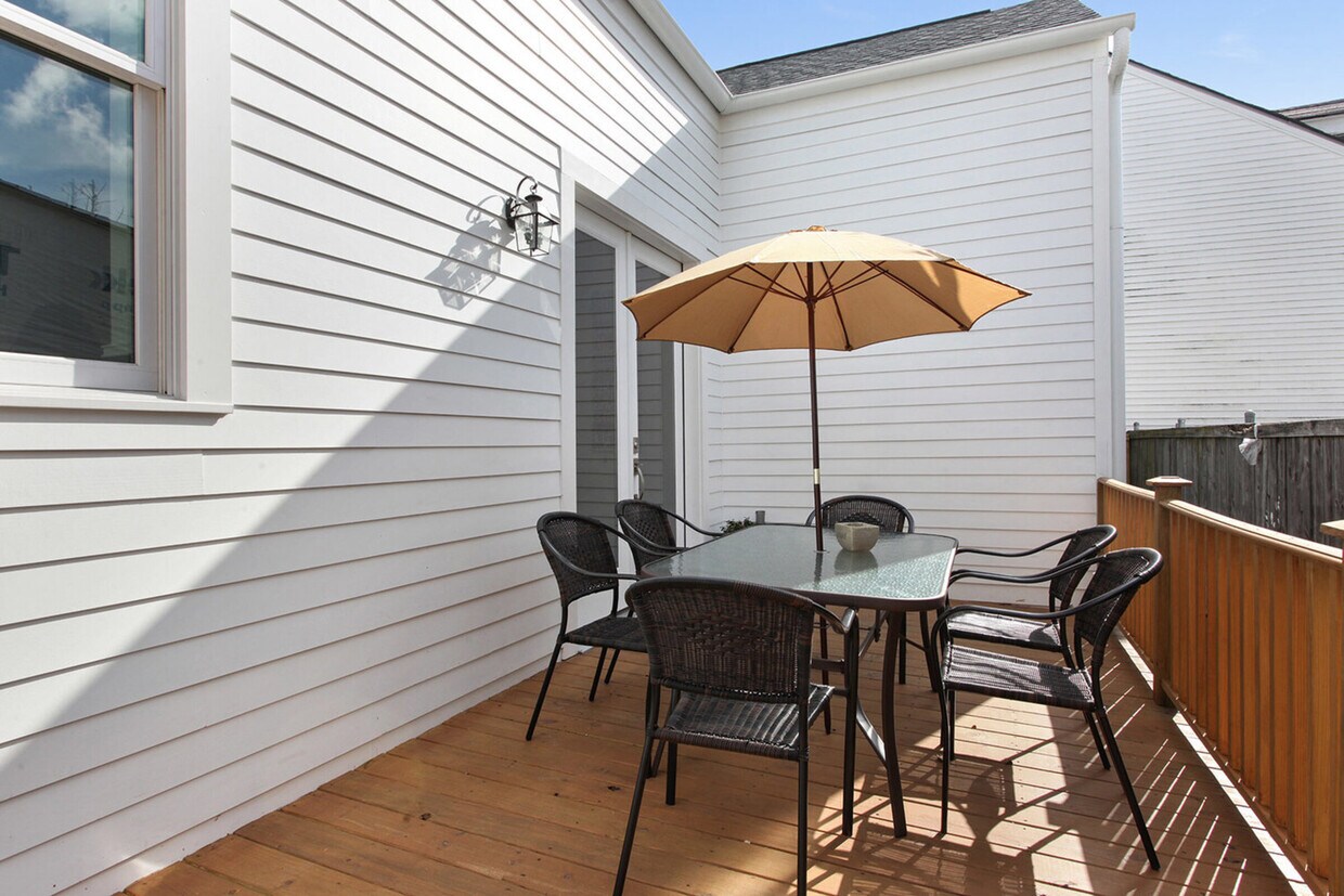 Building Photo - 825 N Villere St