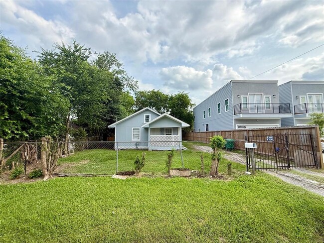 Building Photo - 4426 Phlox St