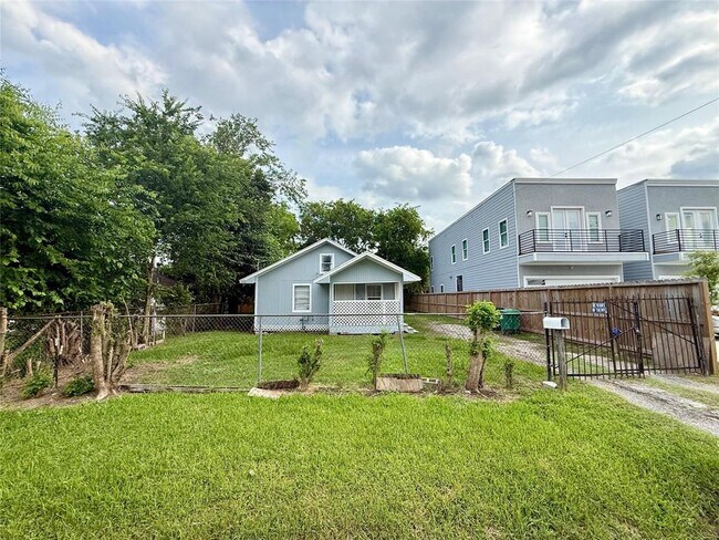 Foto del edificio - 4426 Phlox St