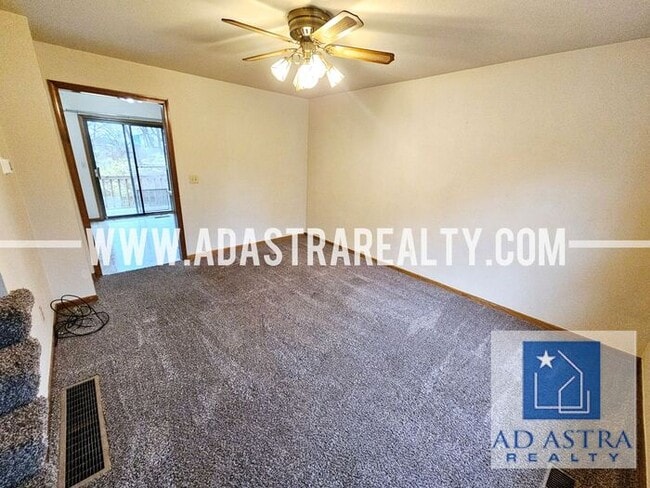 Building Photo - Beautiful Updated Duplex in Grandview-Available in MAY!!