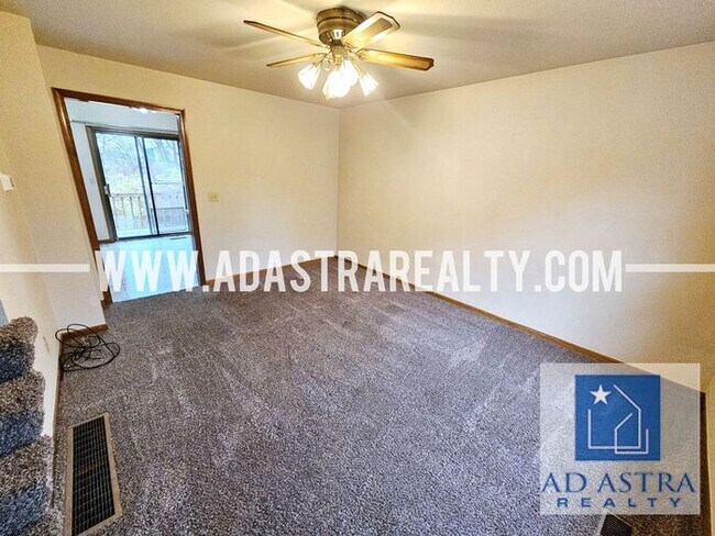 Foto del edificio - Beautiful Updated Duplex in Grandview-Available in MAY!!