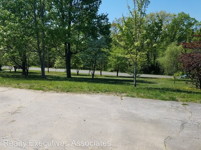 Building Photo - 4 br, 2 bath House - 5820 Tazewell Pike