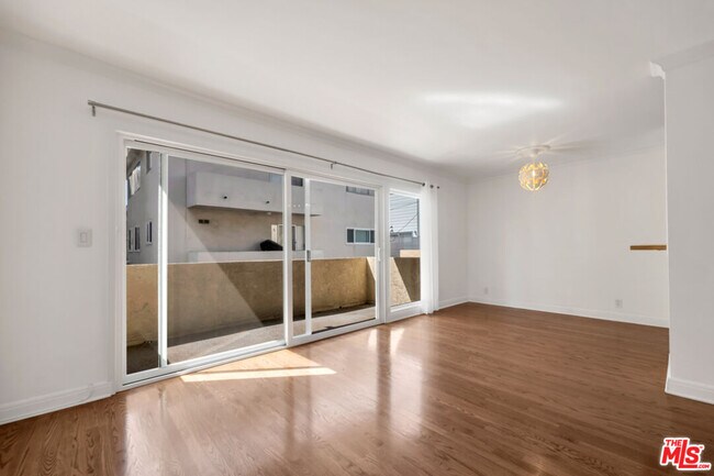 Foto del edificio - 1020 Granville Ave