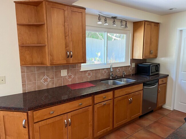 Building Photo - Goleta 3 Bedroom Home