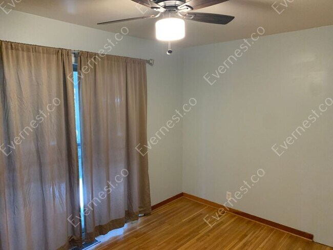 Foto del edificio - 1025 Barnisdale Rd