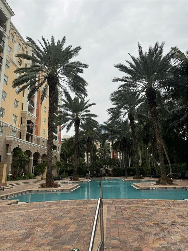 Foto del edificio - 17125 N Bay Rd