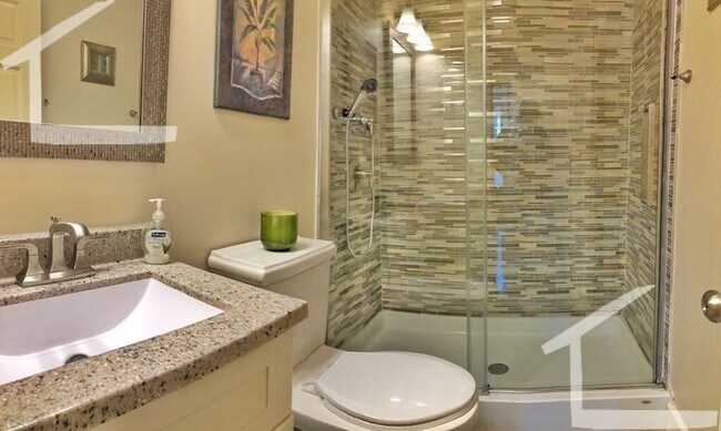 Foto del edificio - Gorgeous Townhouse in Quincy Avail 9/1