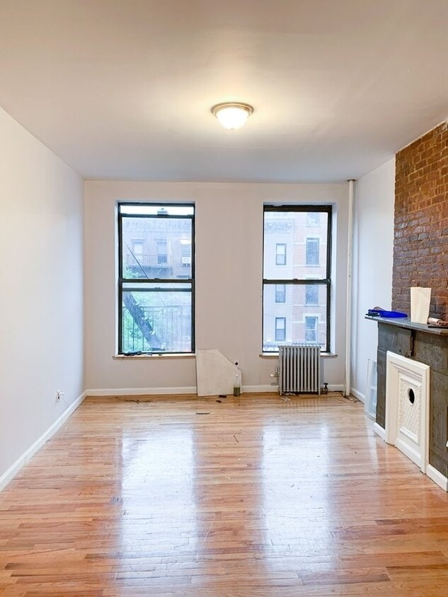Primary Photo - 690 9th Ave