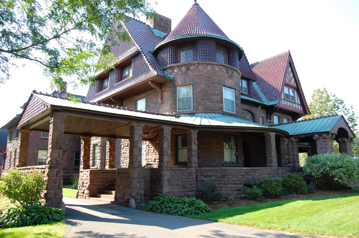 Foto principal - 241 Clinton St