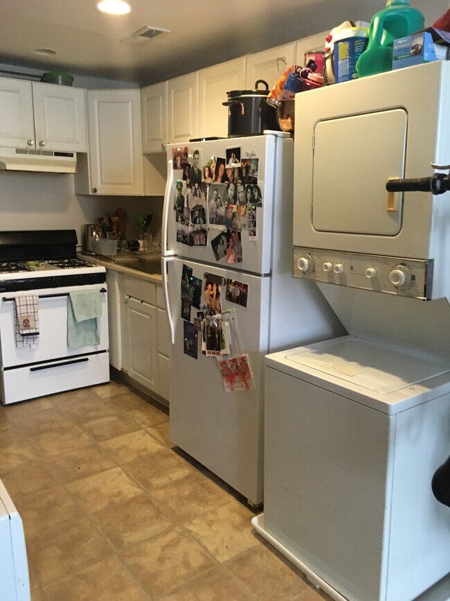 Building Photo - 2109 Christian St