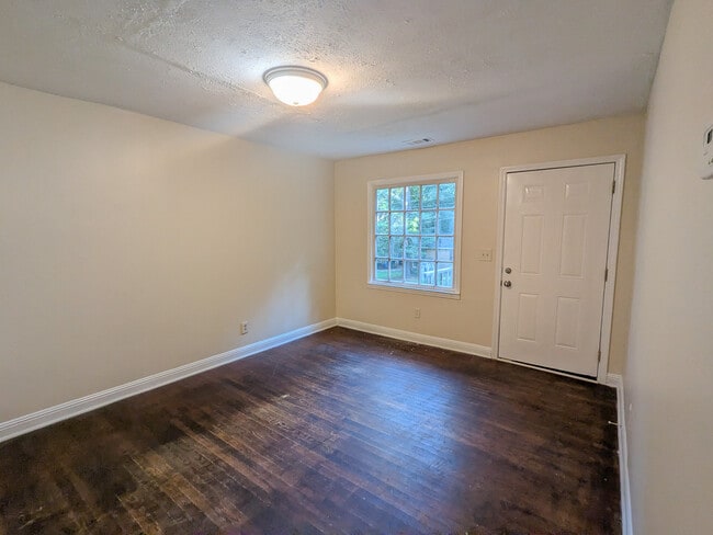 Building Photo - 2871 Marco Dr NW