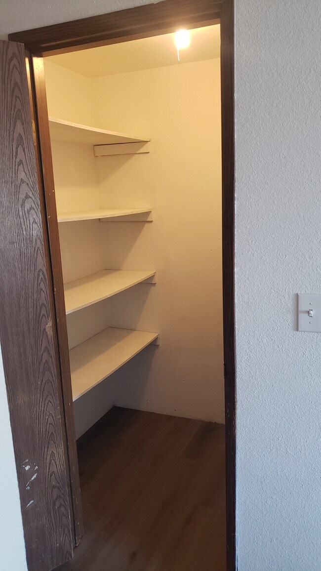 Foto del edificio - 105 N McKinley St