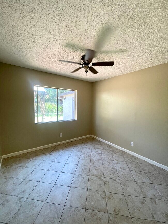 Foto del edificio - 8812 Annandale Way