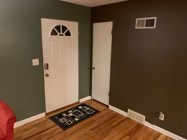 Building Photo - 1921 N 67th St