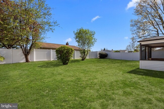 Building Photo - 338 Goldenridge Dr