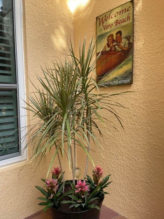 Building Photo - Mediterranean Style Vacation House Minutes from Beaches!