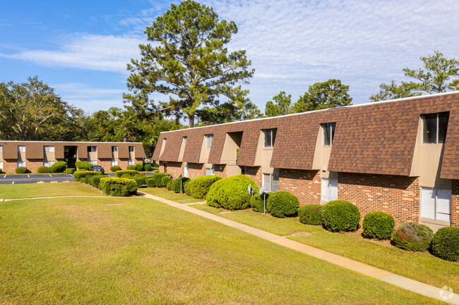 Building Photo - East Lake Apartments