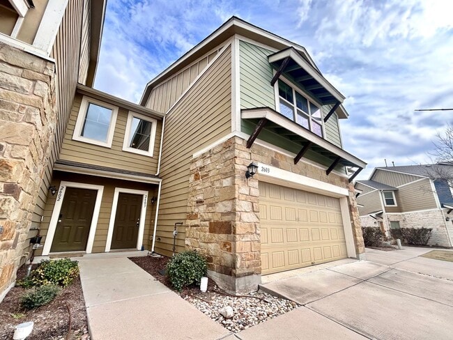 Foto del edificio - Stylish 2 Bedroom / 2.5 Bathroom Home – Two Levels, Move-In Ready