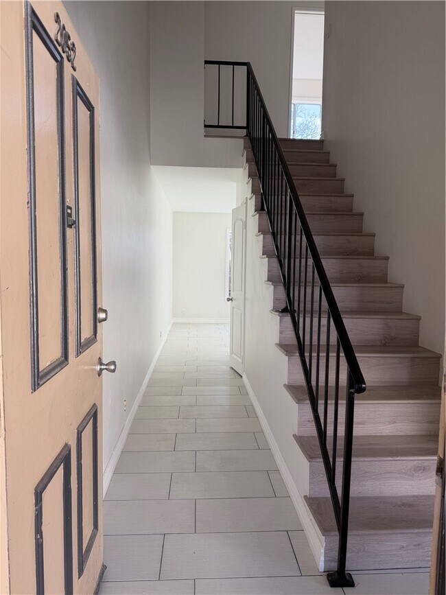 Foto del edificio - 2052 Lewis Ave